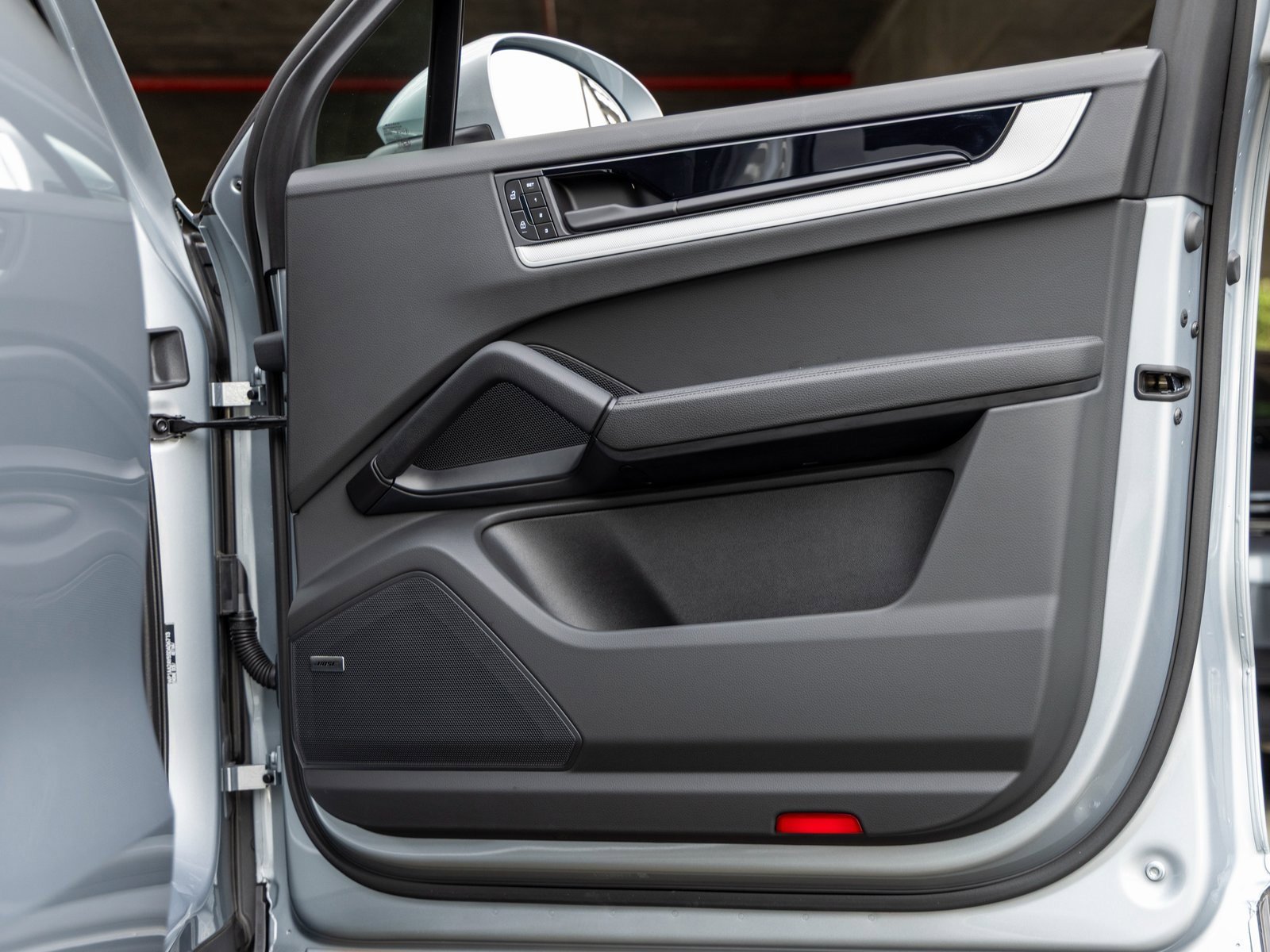 Certified 2025 Porsche Cayenne image 51