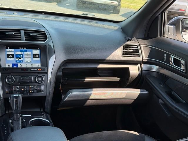 Used 2018 Ford Explorer XLT w/ XLT Appearance Package AWD/4WD image 30