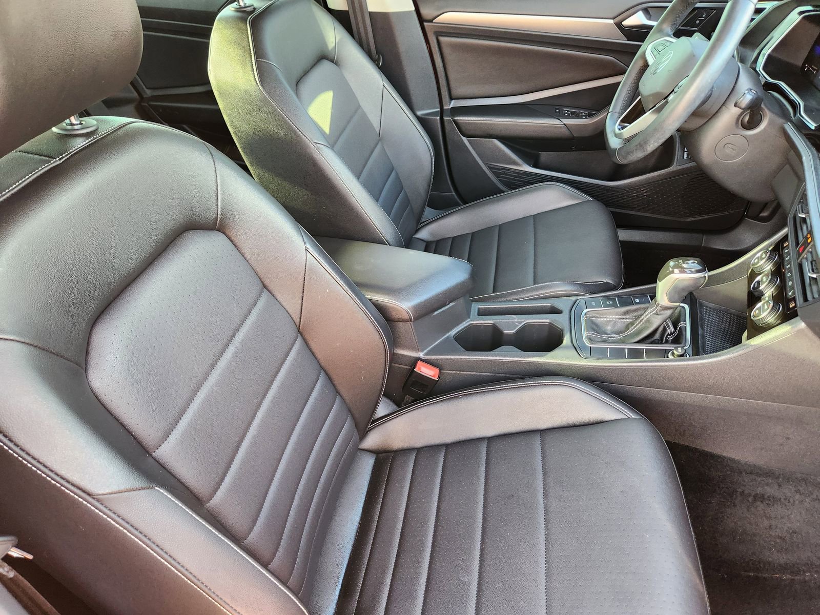 Used 2022 Volkswagen Jetta SE FWD image 22
