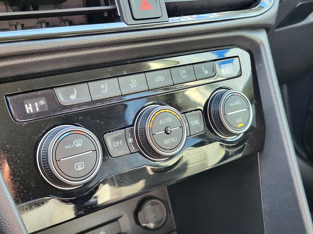 Used 2022 Volkswagen Taos SEL image 20