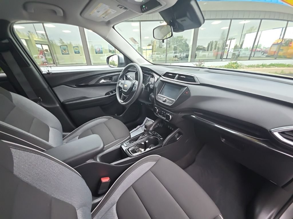 Used 2023 Chevrolet TrailBlazer LT FWD image 19
