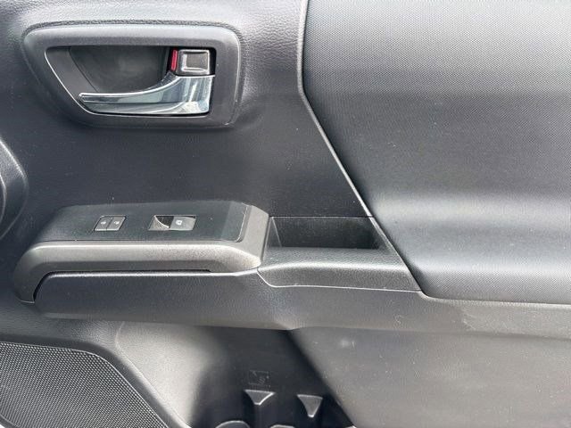 Used 2020 Toyota Tacoma TRD Off-Road image 38
