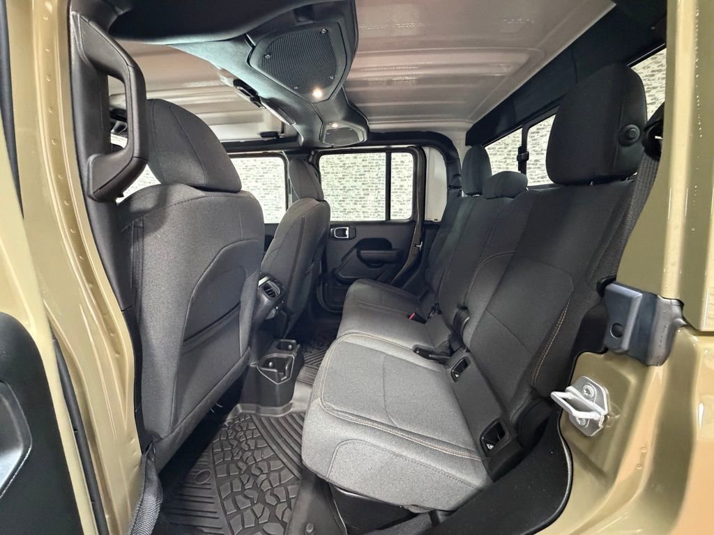 Used 2025 Jeep Gladiator Sport image 13