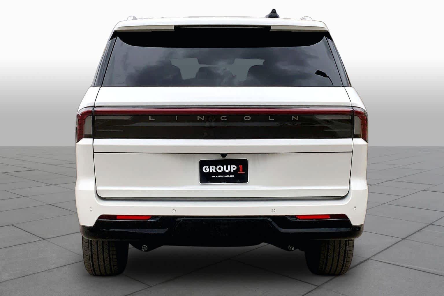 New 2026 Lincoln Navigator Reserve AWD/4WD image 4