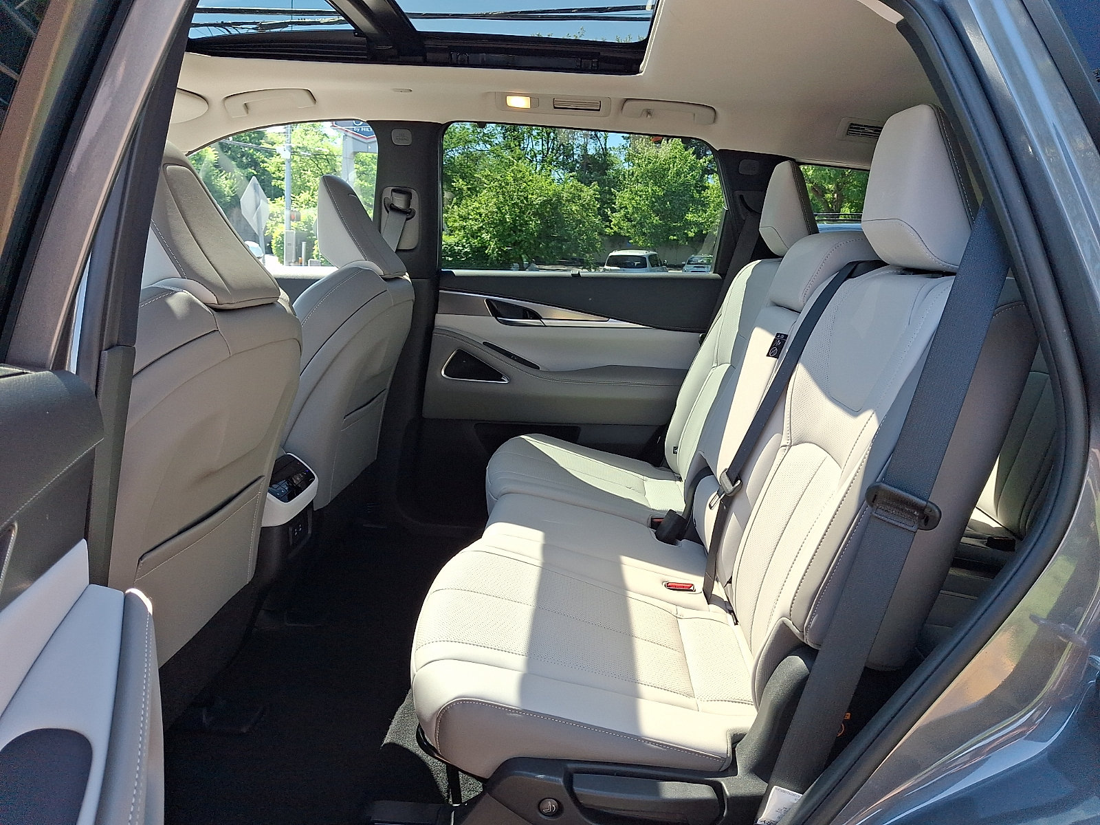 Certified 2026 INFINITI QX60 Luxe w/ Cargo Package AWD/4WD image 11