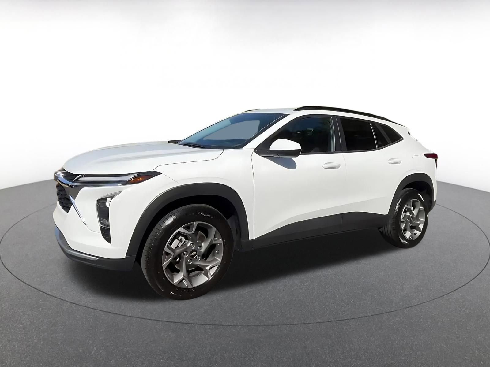 Used 2025 Chevrolet Trax LT w/ LT Convenience Package image 8