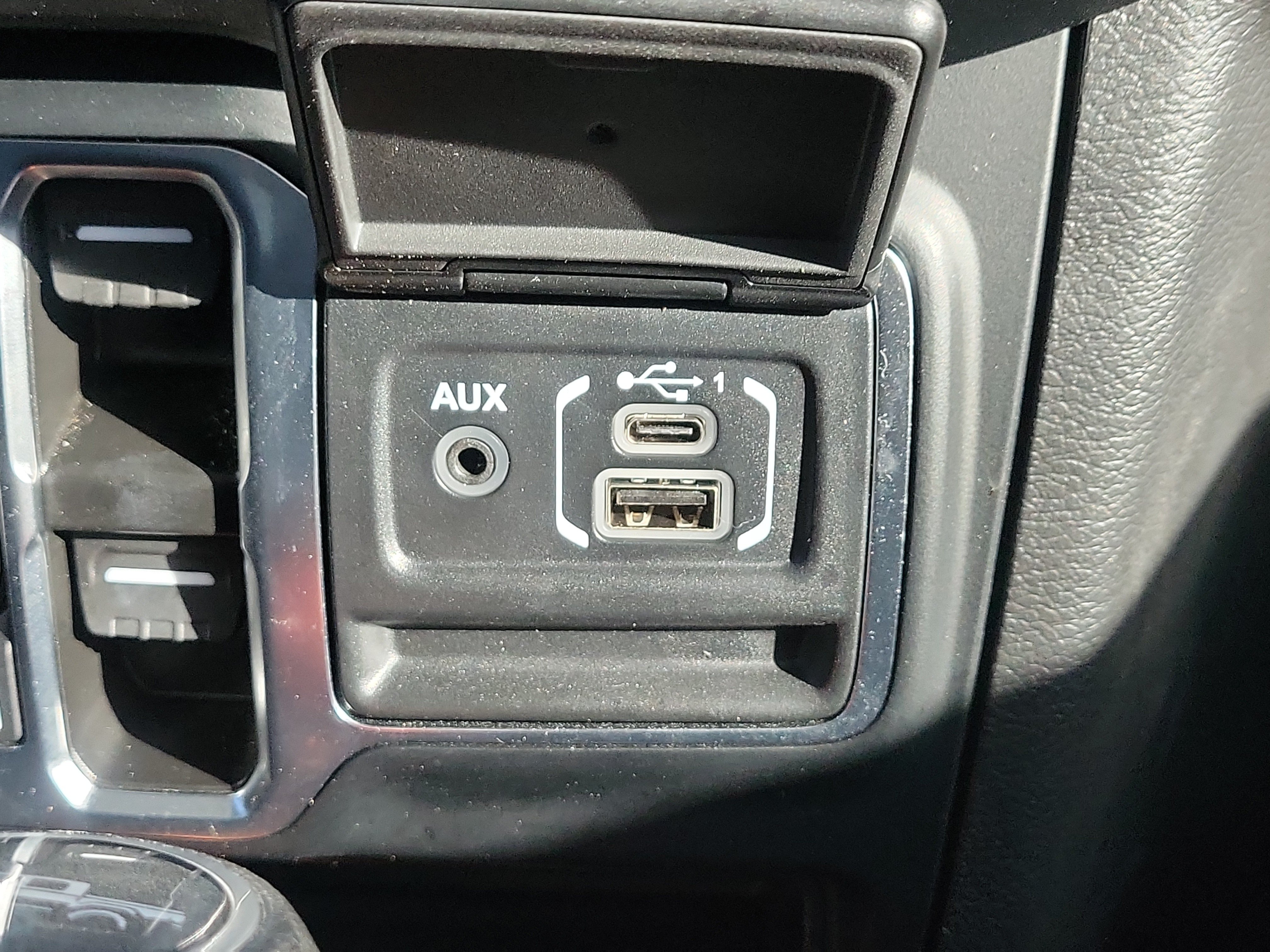 Used 2023 Jeep Gladiator Sport AWD/4WD image 30