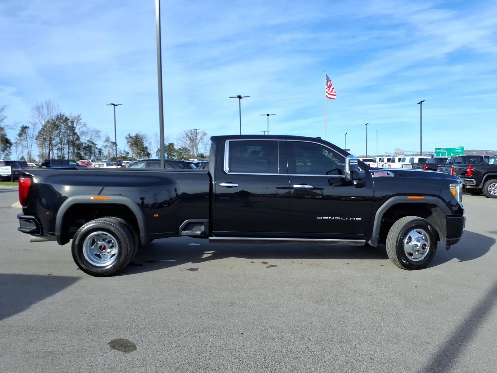 Used 2022 GMC Sierra 3500 Denali image 2