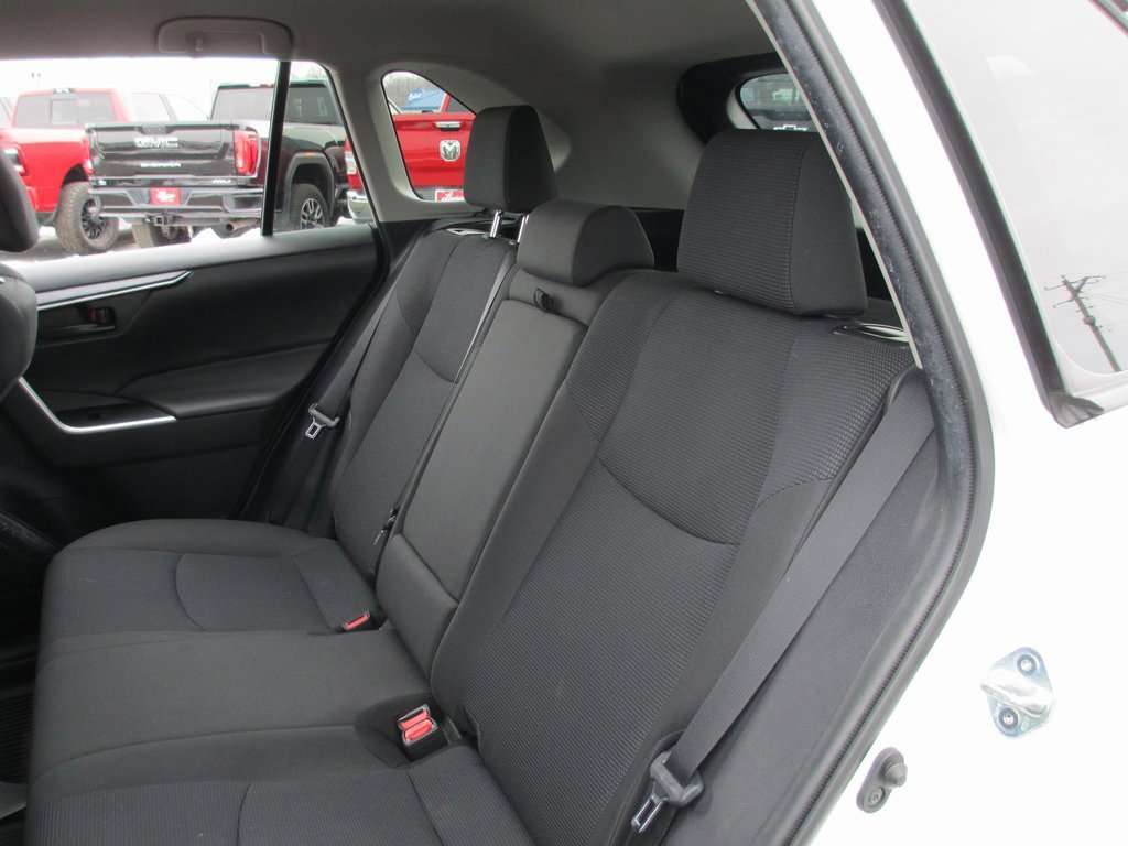 Used 2021 Toyota RAV4 LE image 14