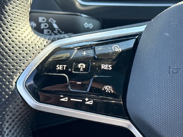 Used 2023 Volkswagen Tiguan SEL R-Line AWD/4WD image 35