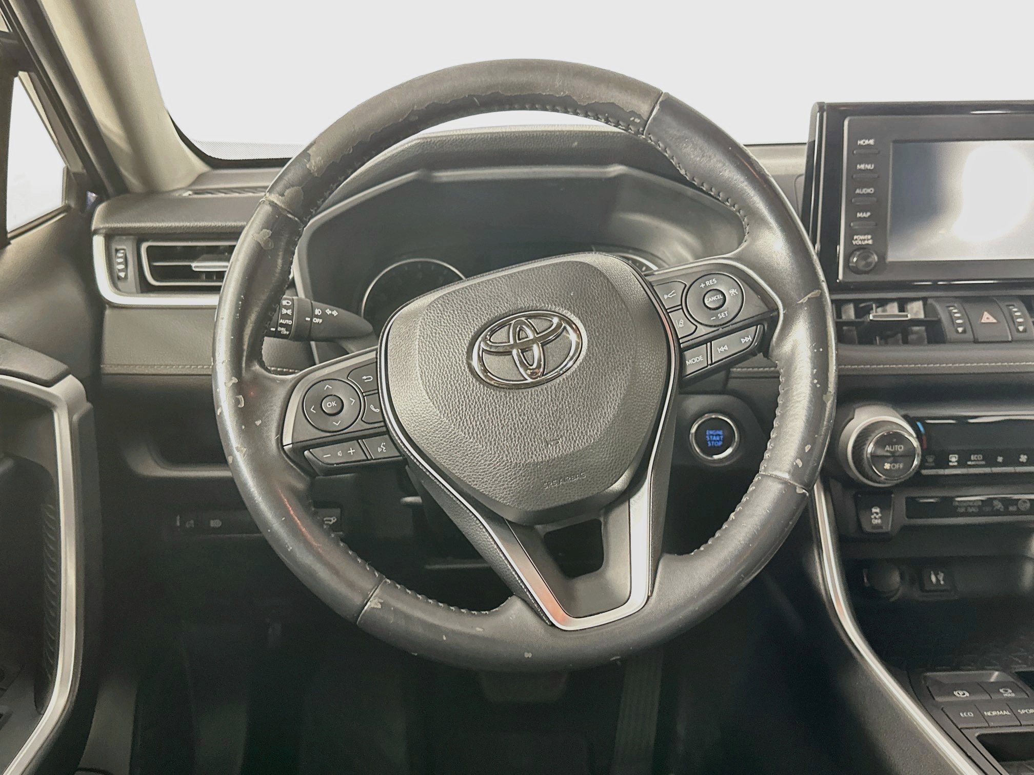 Used 2019 Toyota RAV4 XLE Premium FWD image 18