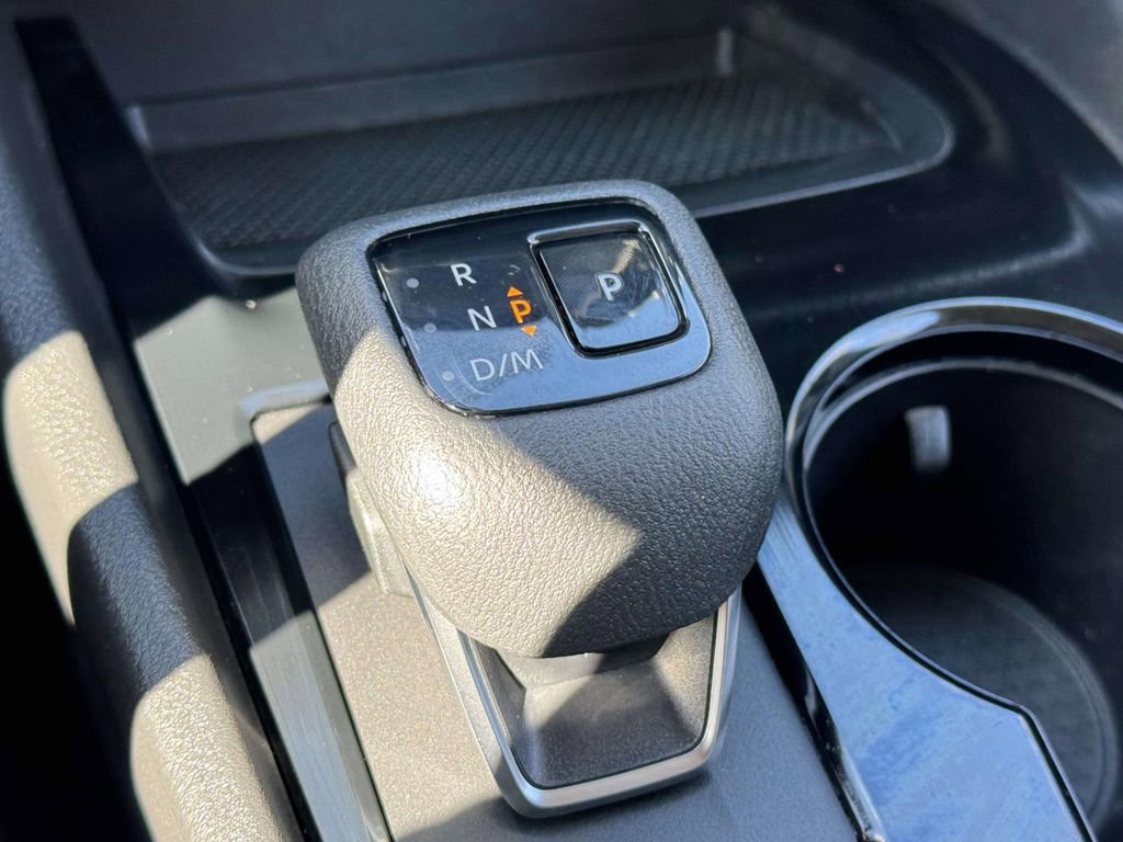 Used 2025 Nissan Rogue SV image 28