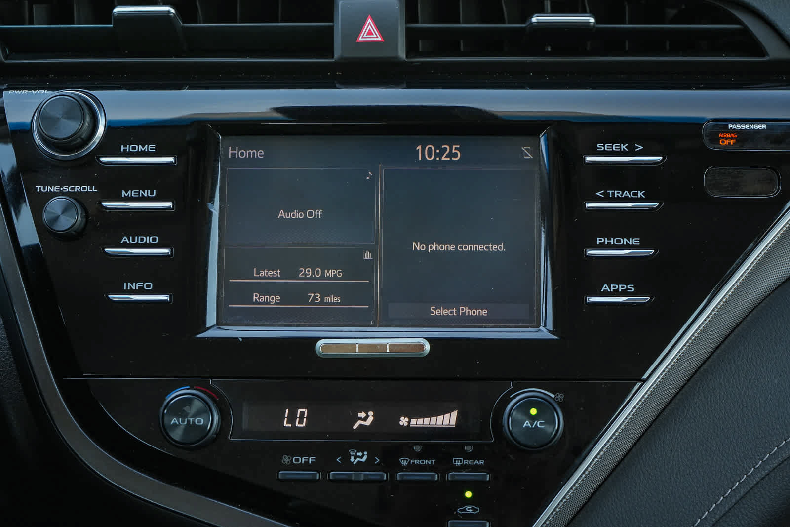 Used 2018 Toyota Camry SE FWD image 15