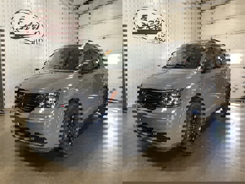 Used 2020 Dodge Journey SE w/ Blacktop Package image 2