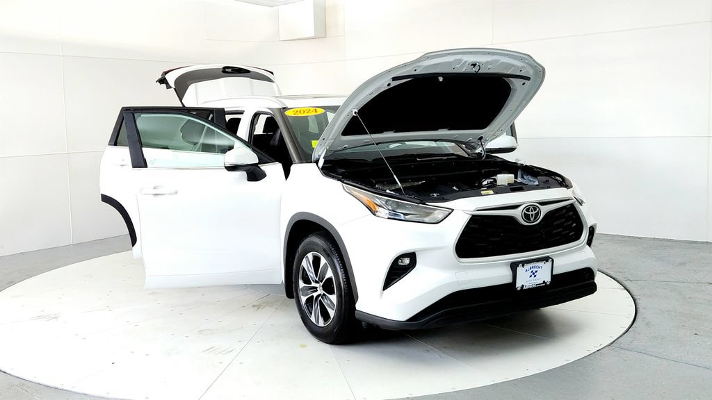 Certified 2024 Toyota Highlander XLE AWD/4WD image 9