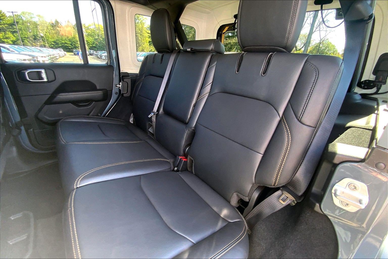 Used 2024 Jeep Wrangler Unlimited Sahara w/ Technology Group AWD/4WD image 20