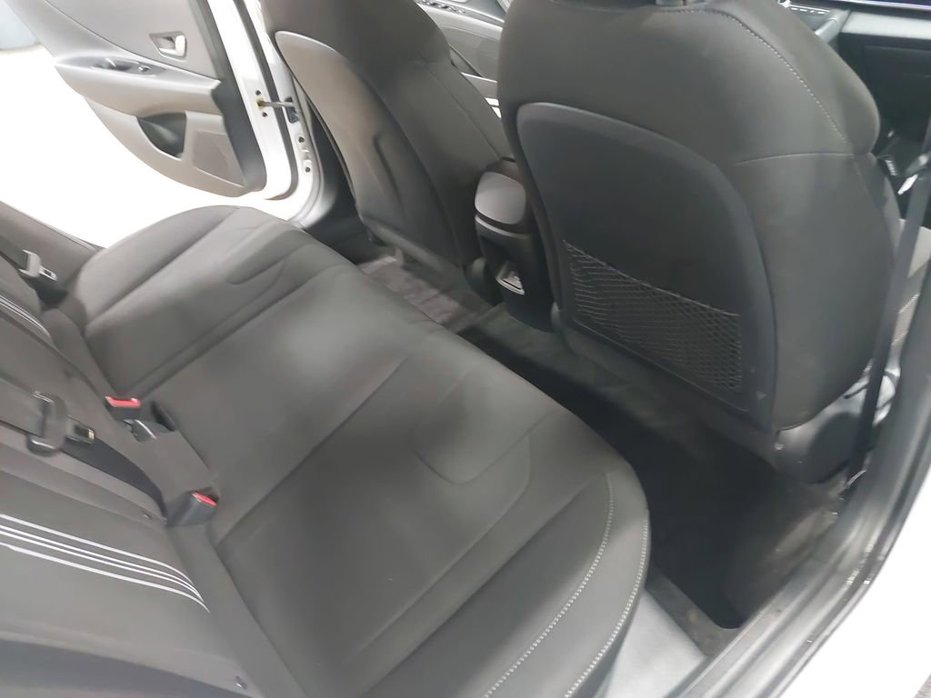 Certified 2025 Hyundai Elantra SEL image 11