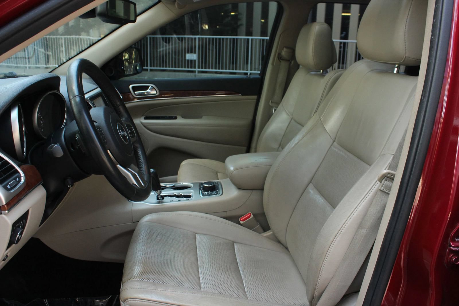 Used 2012 Jeep Grand Cherokee Limited w/ Luxury Group II AWD/4WD image 14