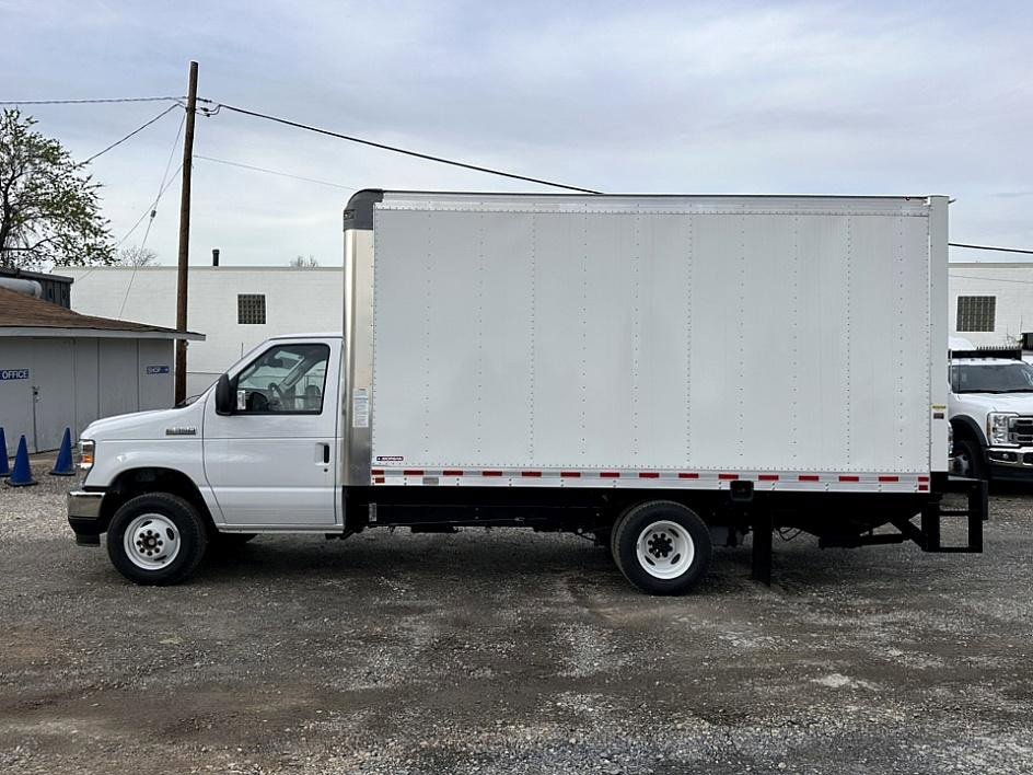 New 2026 Ford E-350 and Econoline 350 Super Duty w/ Driver's Safety Package image 4