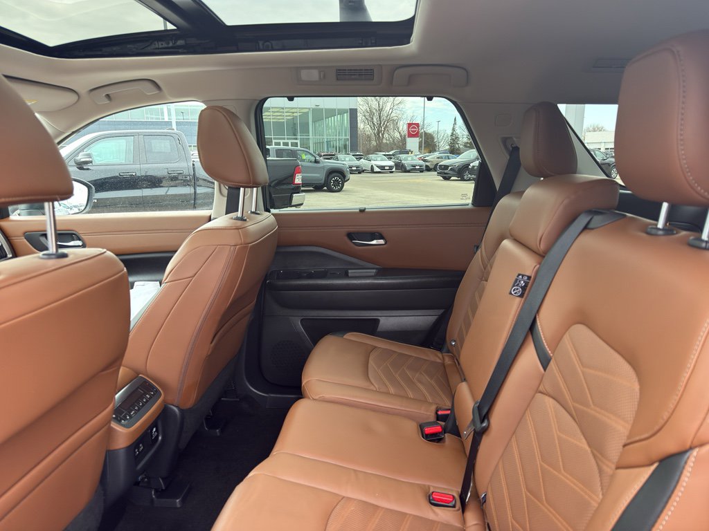 Certified 2024 Nissan Pathfinder Platinum w/ Cargo Package image 33