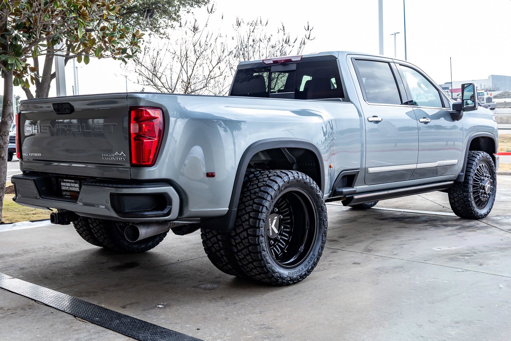 Used 2024 Chevrolet Silverado 3500 High Country w/ High Country Premium Package image 10