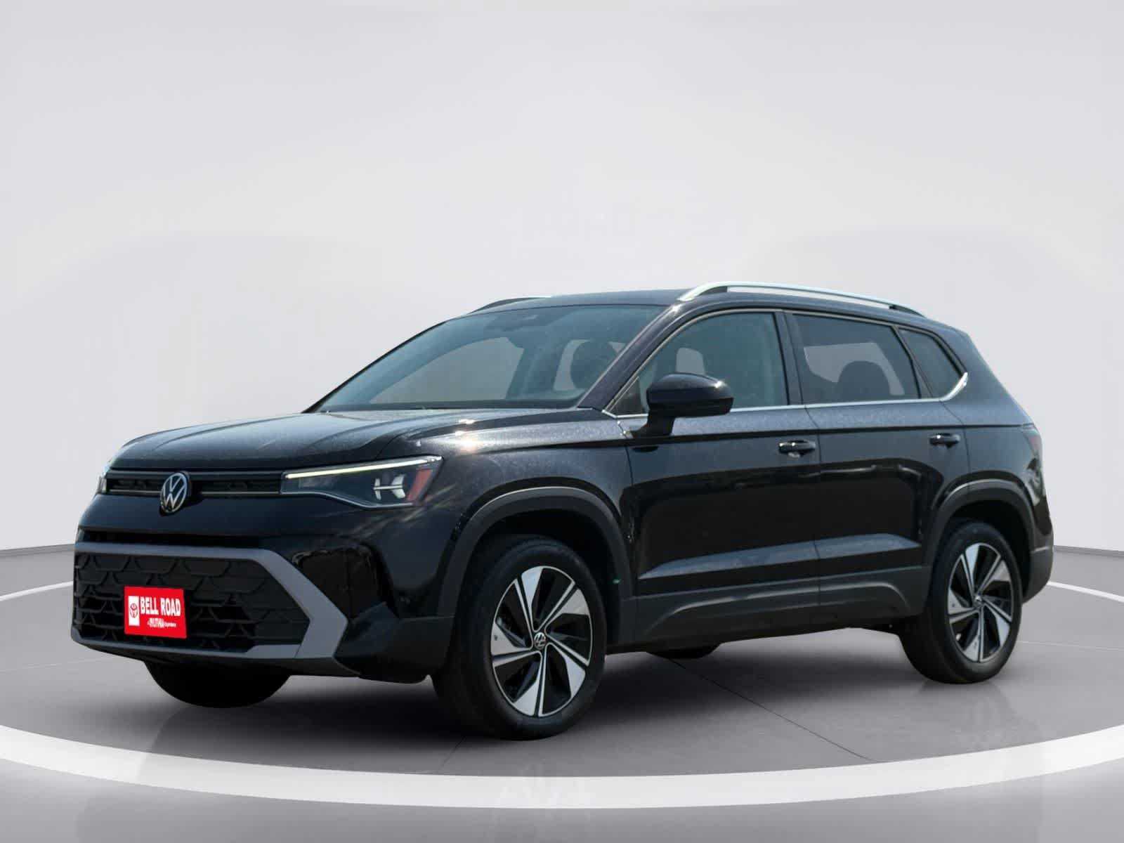 Used 2025 Volkswagen Taos SE AWD/4WD image 2