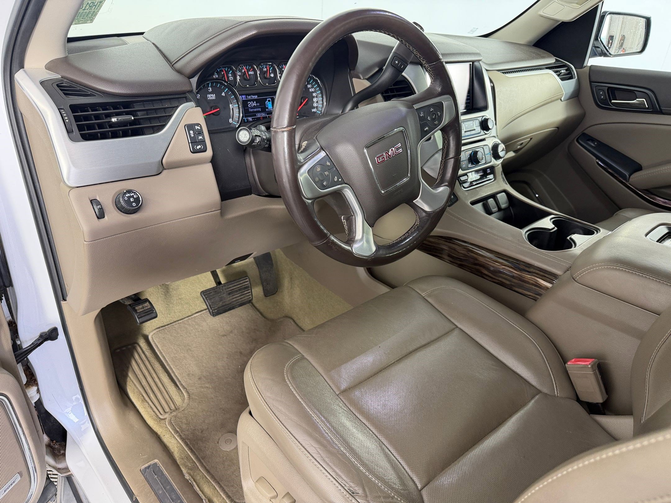 Used 2017 GMC Yukon XL SLT w/ Open Road Package RWD image 4
