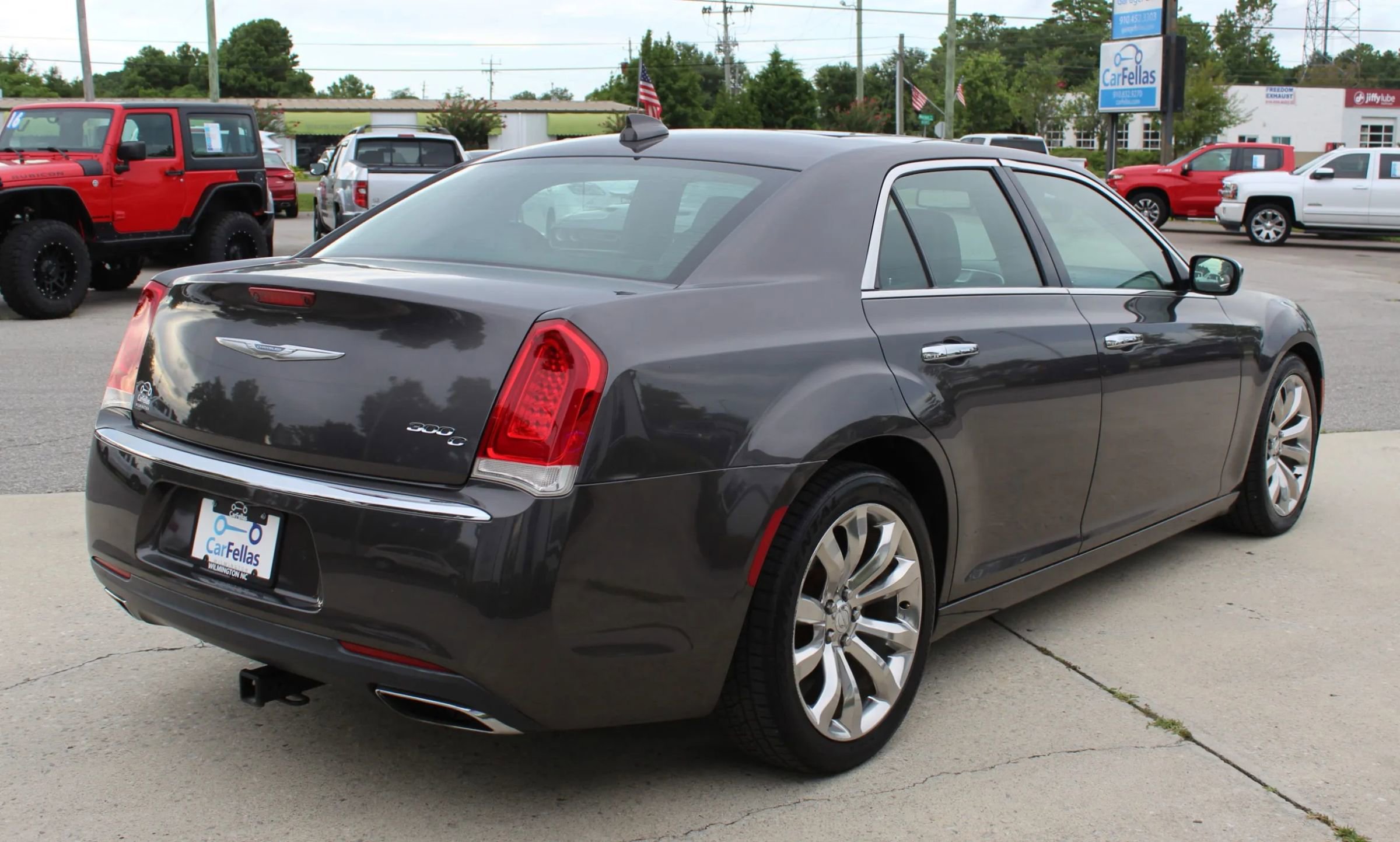 Used 2017 Chrysler 300 C image 5