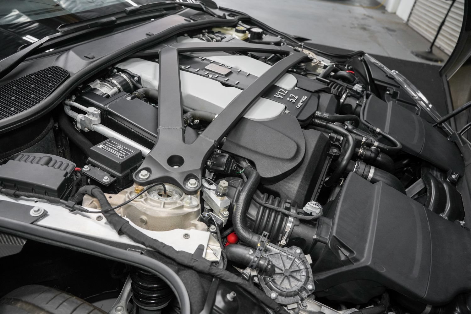 Used 2022 Aston Martin DBS Superleggera Volante RWD image 48