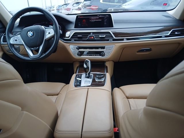 Used 2022 BMW 740i w/ Premium Package image 13