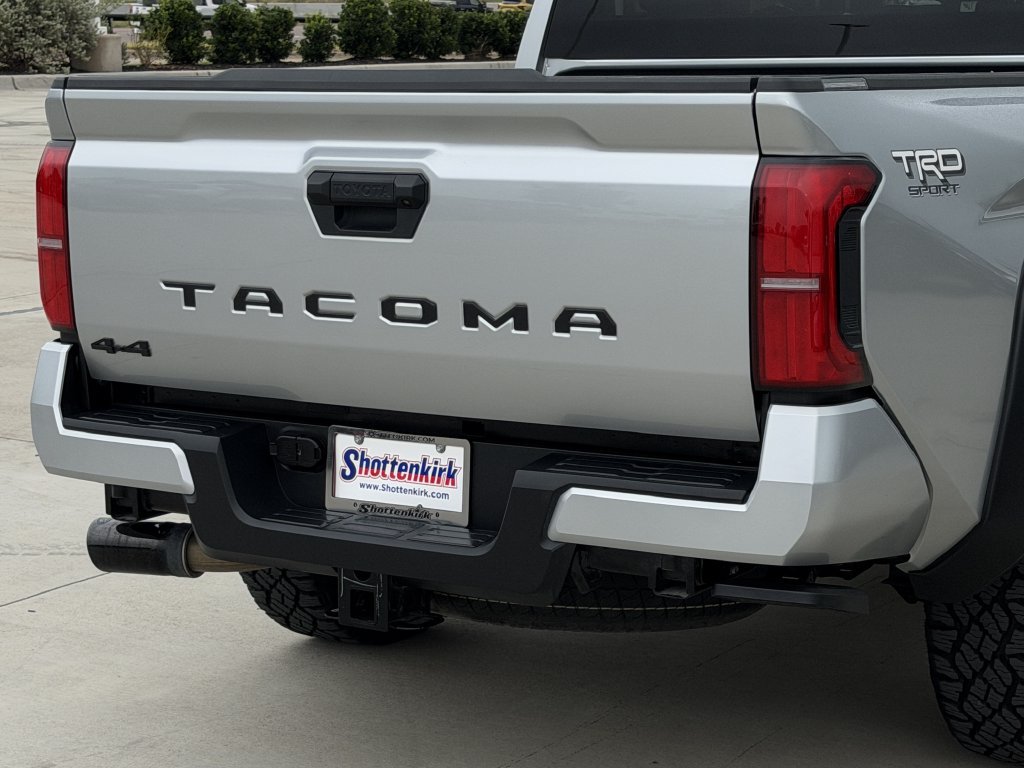 Used 2025 Toyota Tacoma TRD Sport AWD/4WD image 6