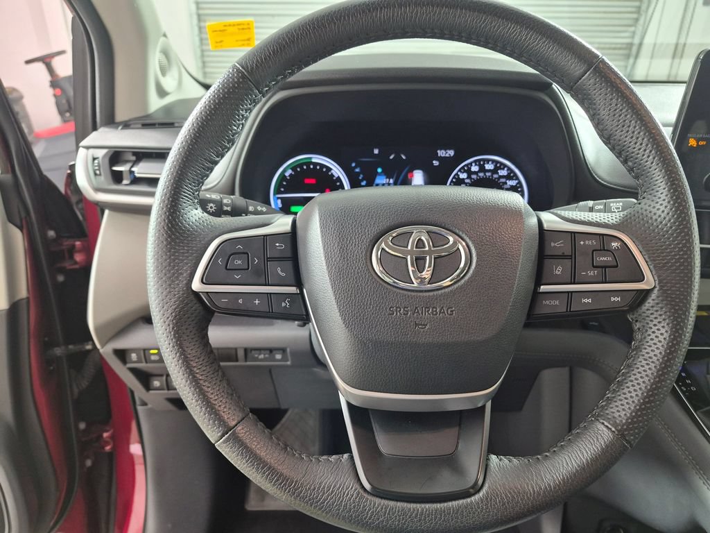 Used 2024 Toyota Sienna Limited FWD image 13