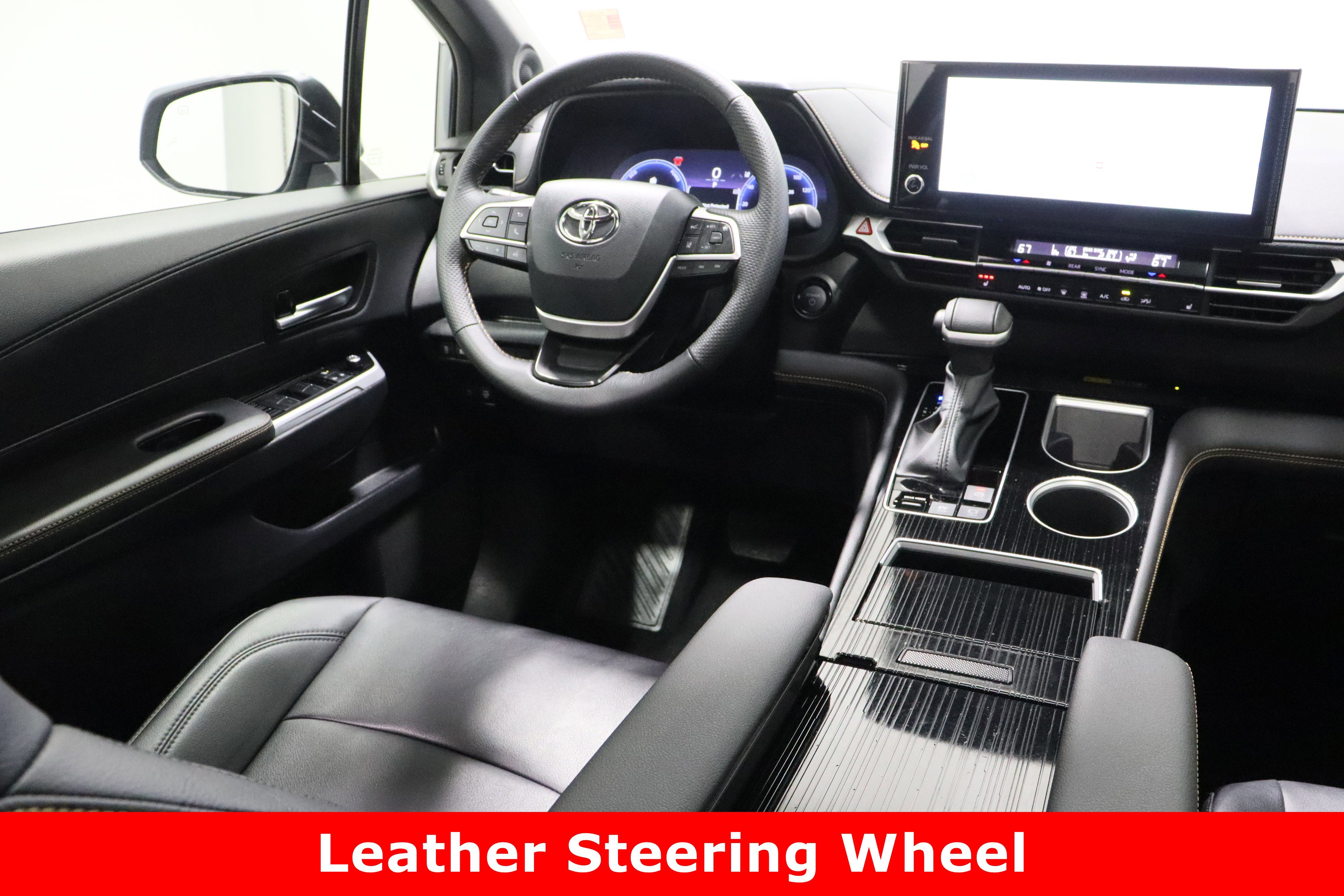 Used 2025 Toyota Sienna XLE Woodland Edition image 34