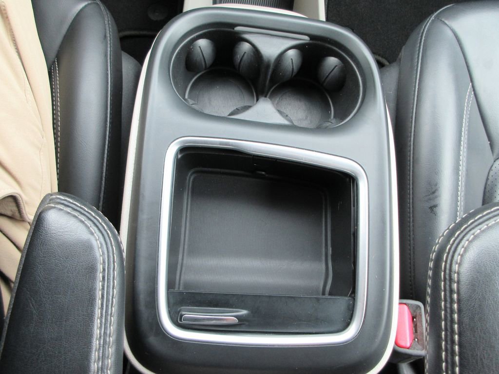 Used 2023 Chrysler Pacifica Touring-L image 27