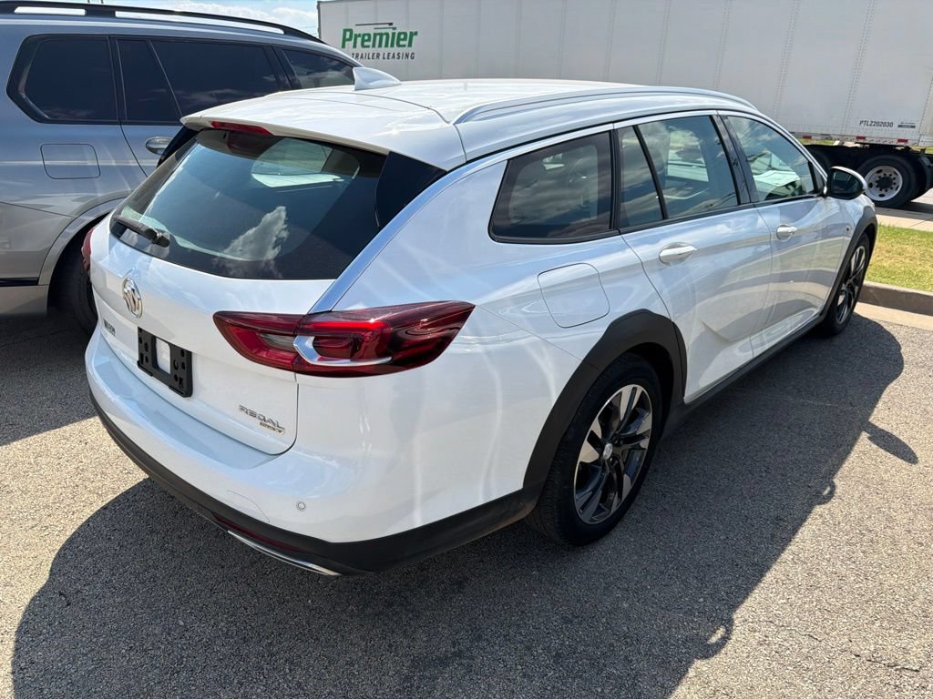 Used 2019 Buick Regal Preferred w/ Sights and Sounds Package AWD/4WD image 4