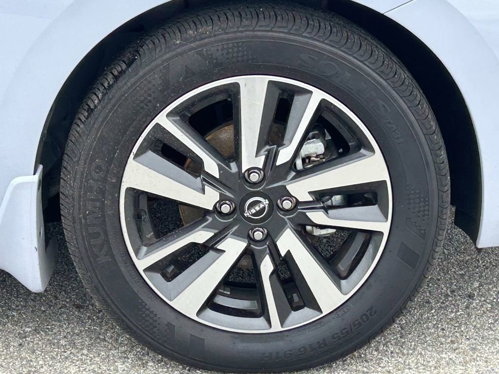 Used 2025 Nissan Versa SV w/ Trunk Package image 7