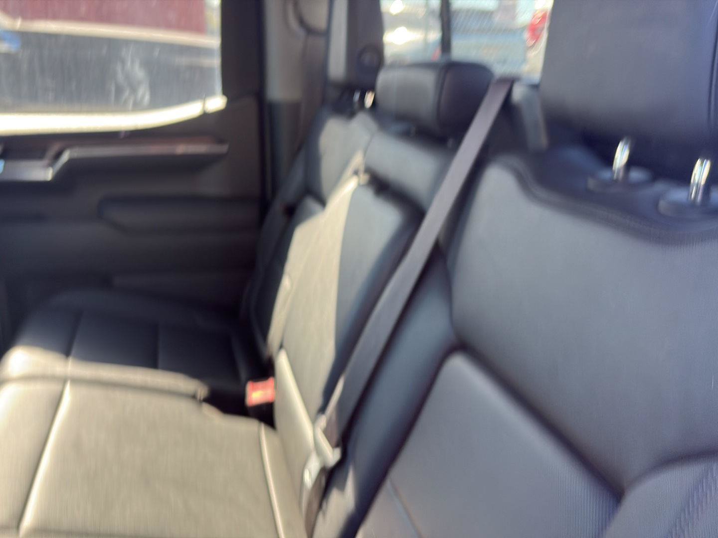 Used 2023 GMC Sierra 1500 SLT w/ SLT Convenience Package AWD/4WD image 17