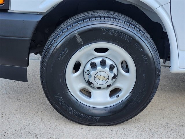 Used 2024 Chevrolet Express 3500 Extended w/ Driver Convenience Package RWD image 17