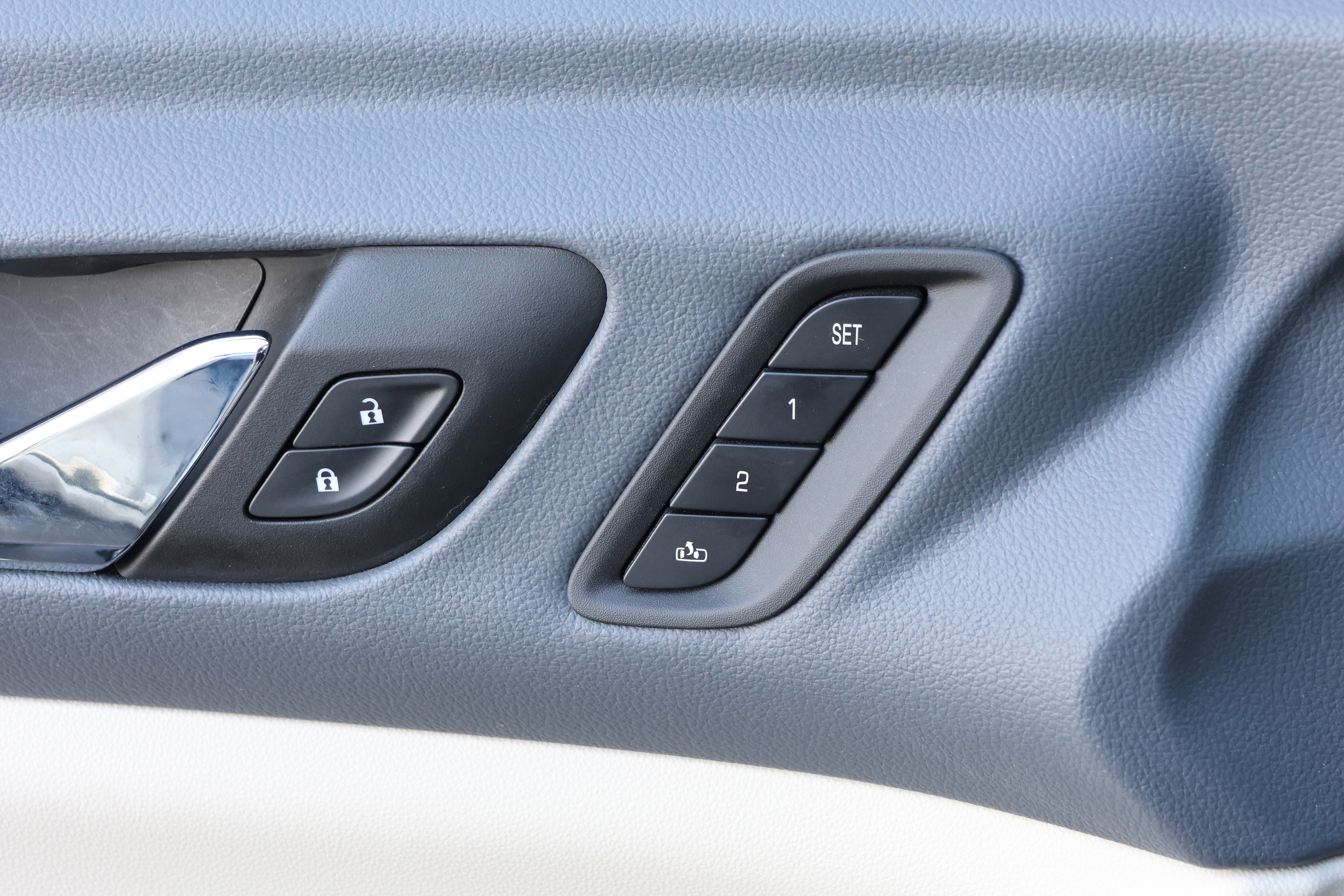 Used 2023 GMC Acadia Denali w/ Denali Ultimate Package image 13