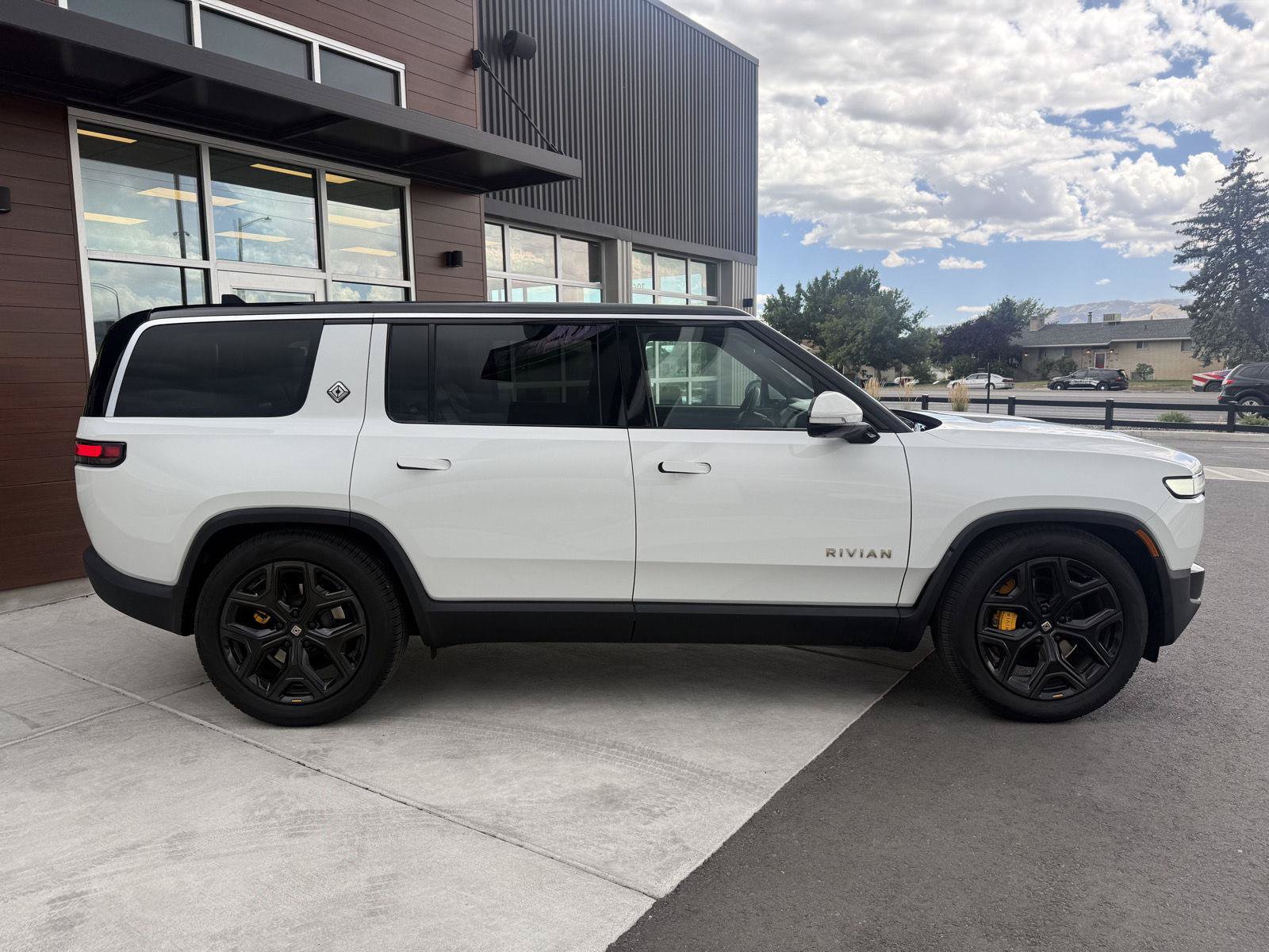 Used 2023 Rivian R1S Adventure AWD/4WD image 9