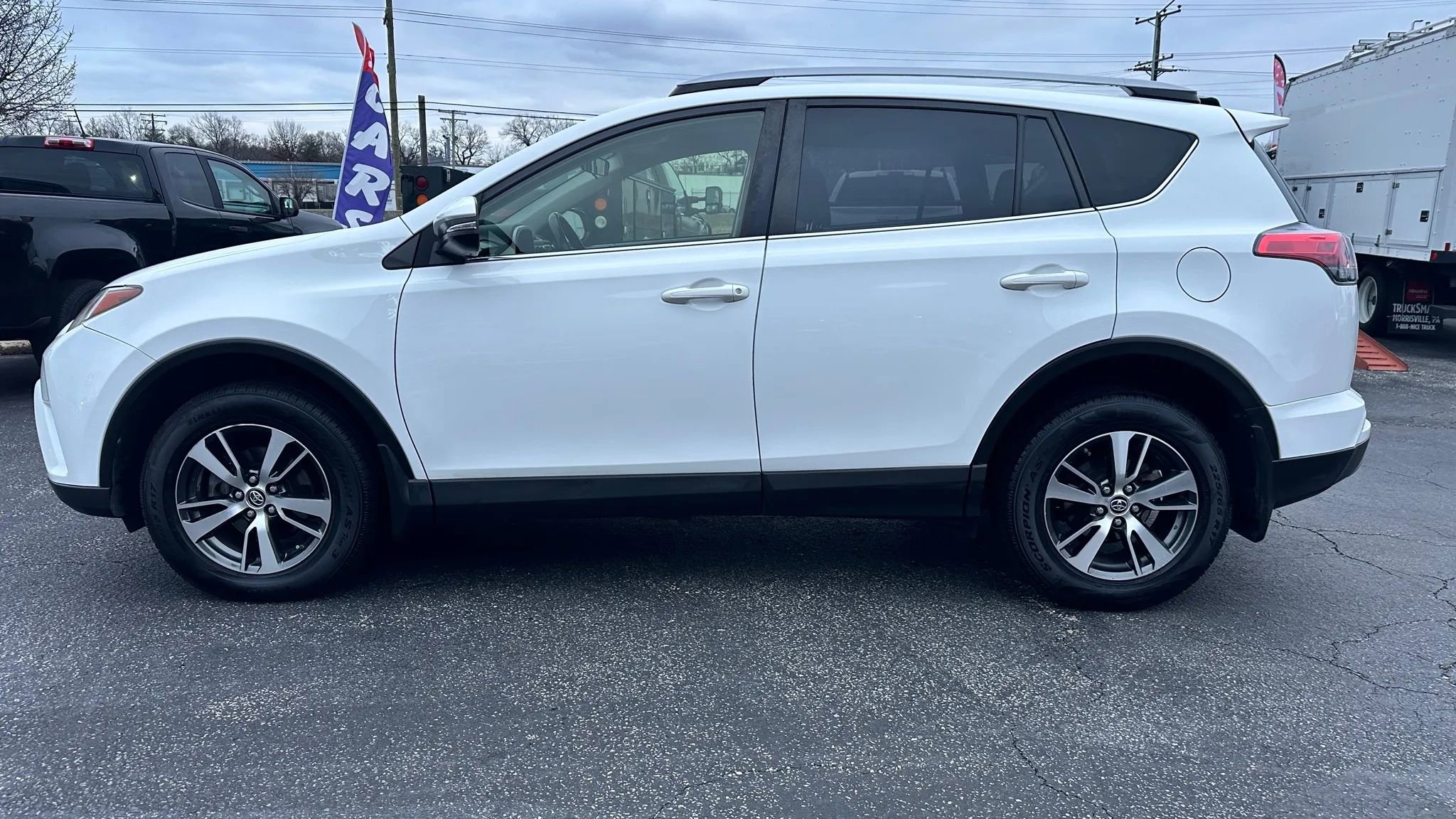 Used 2018 Toyota RAV4 XLE image 4