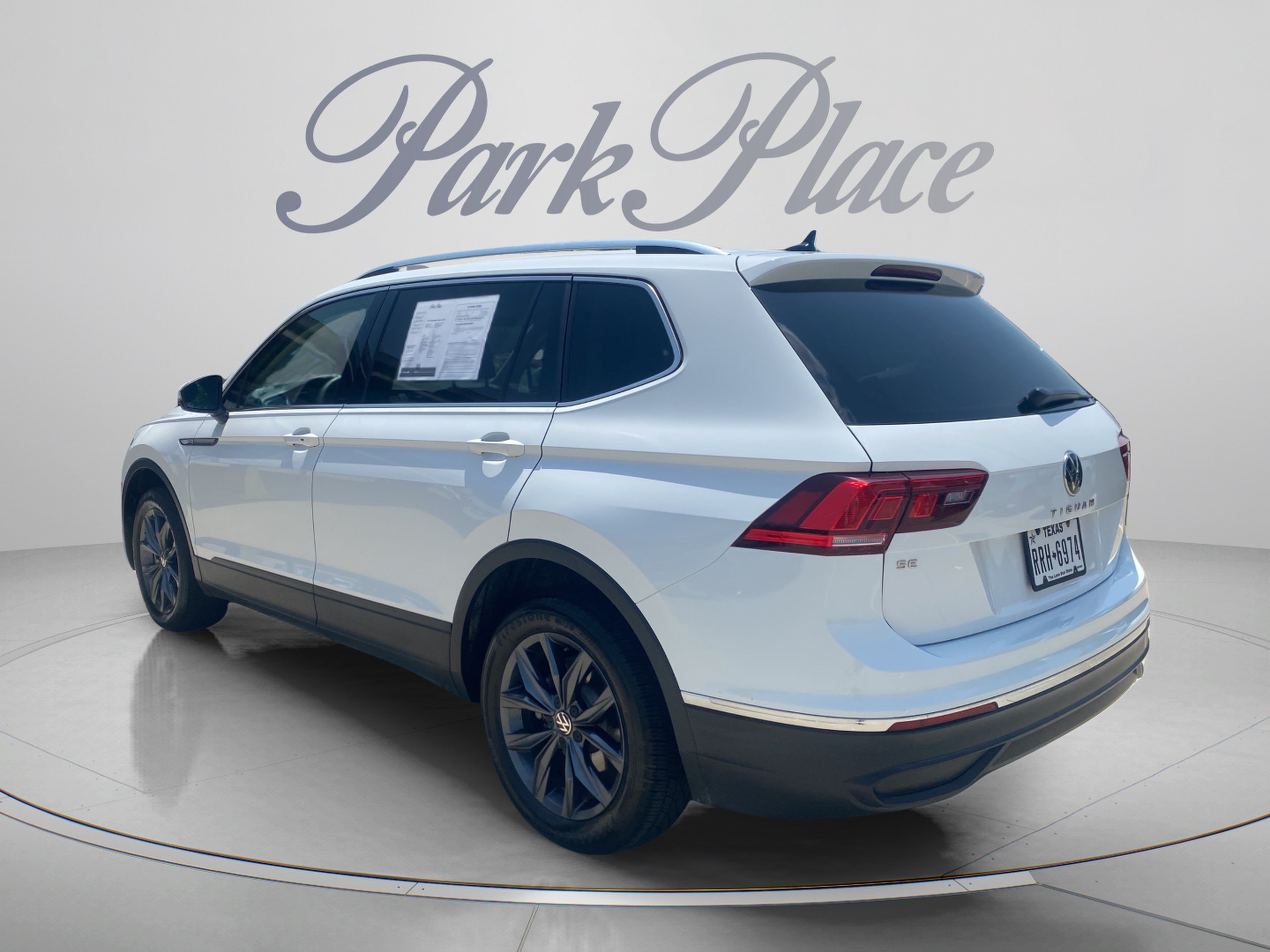 Used 2022 Volkswagen Tiguan SE FWD image 3