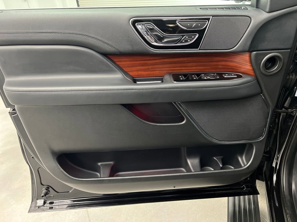 Used 2024 Lincoln Navigator Reserve image 10