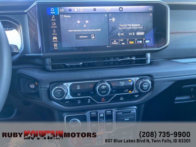 Used 2025 Jeep Wrangler Unlimited Rubicon AWD/4WD image 17