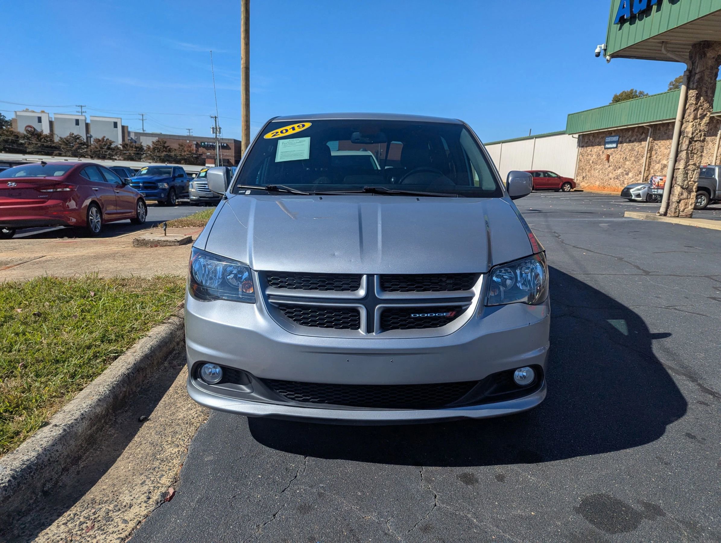 Used 2019 Dodge Grand Caravan GT image 2