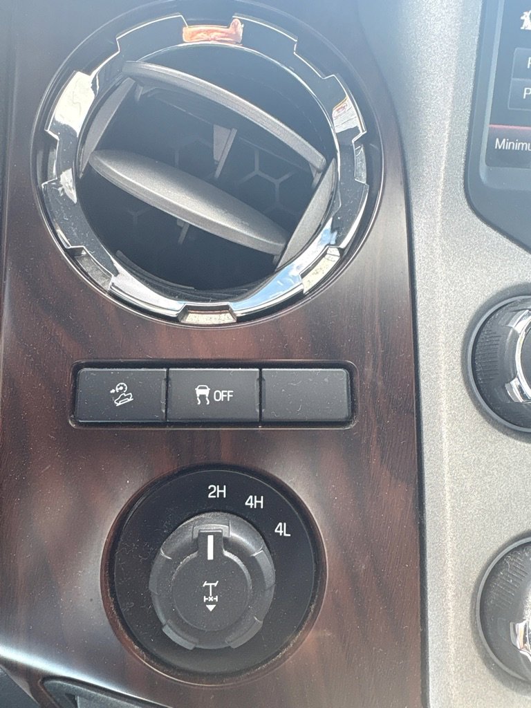 Used 2015 Ford F250 Lariat w/ Lariat Ultimate Package AWD/4WD image 23