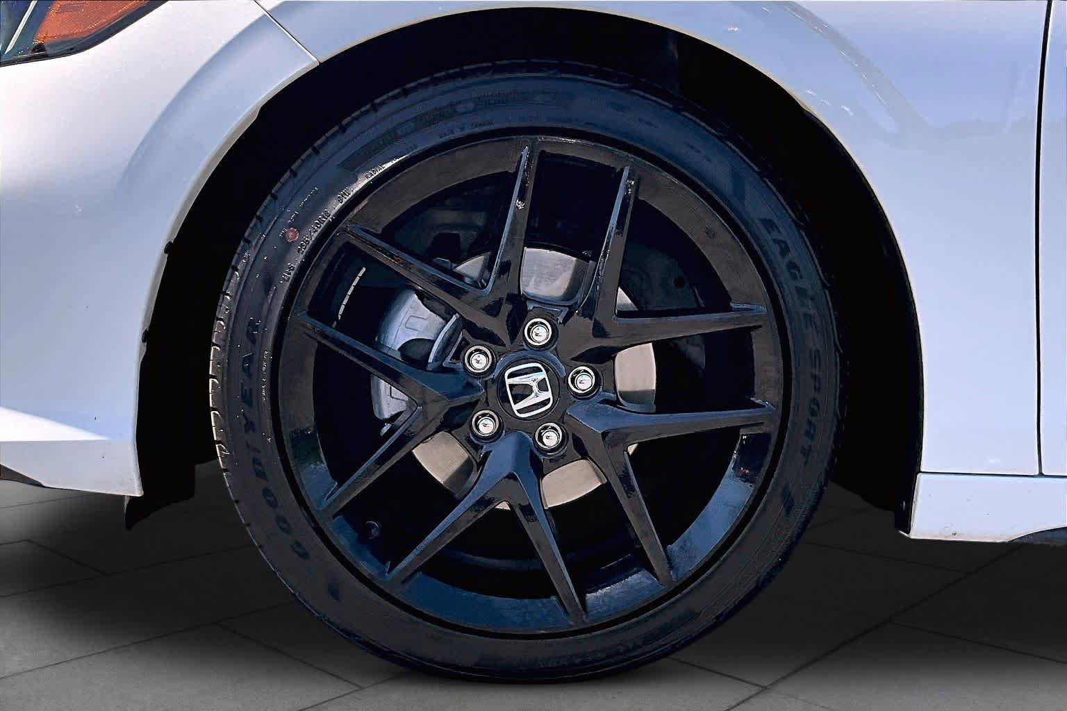 Used 2025 Honda Civic Sport image 10