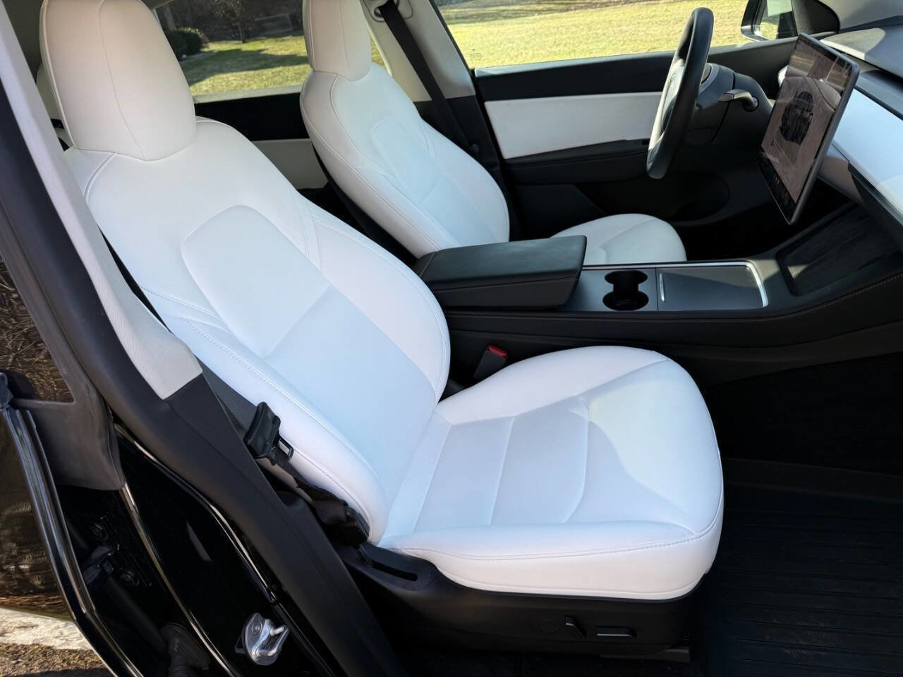 Used 2022 Tesla Model Y Performance image 14