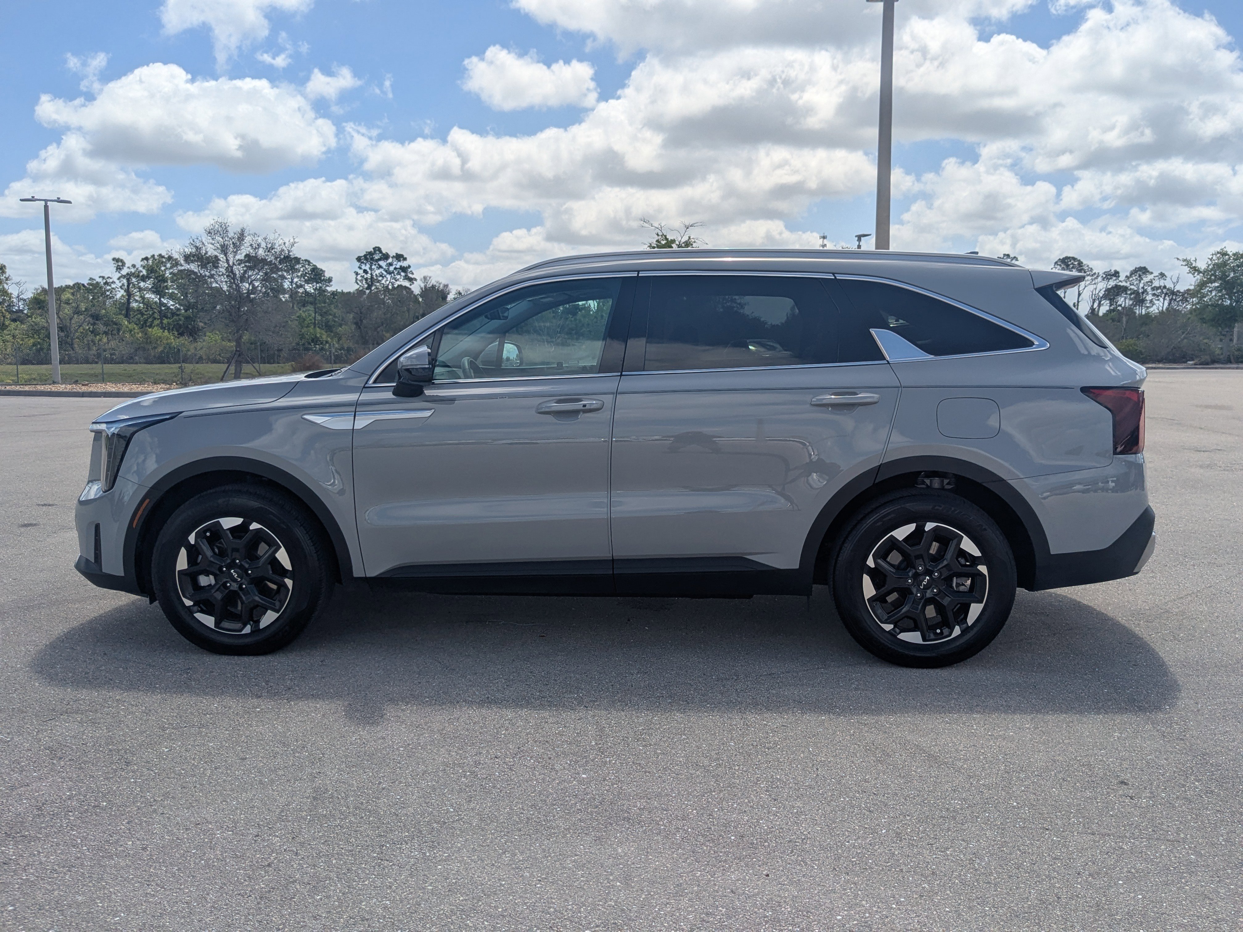 Certified 2024 Kia Sorento S w/ Panoramic Sunroof Package image 8