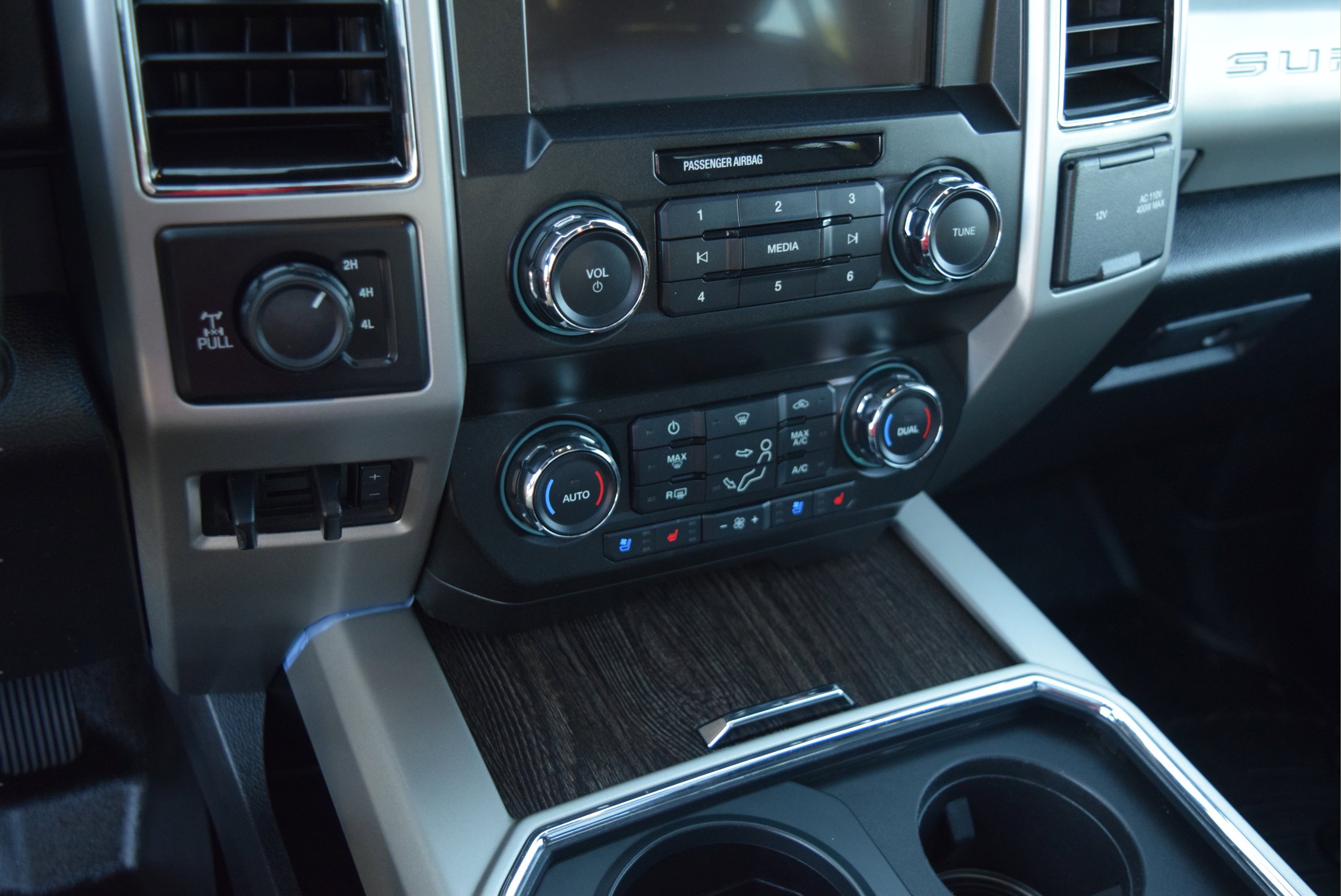 Used 2020 Ford F350 Lariat w/ Lariat Ultimate Package AWD/4WD image 18